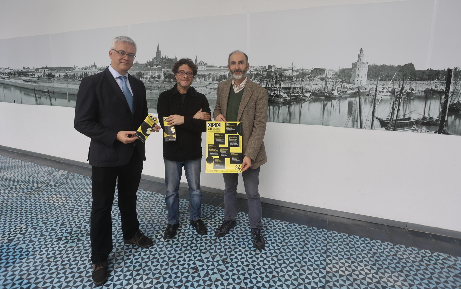 Israel Sánchez López (director del Conservatorio), Juan García Rodríguez (director artístico de la OSC) y Luis Méndez (director del Cicus) durante la presentación