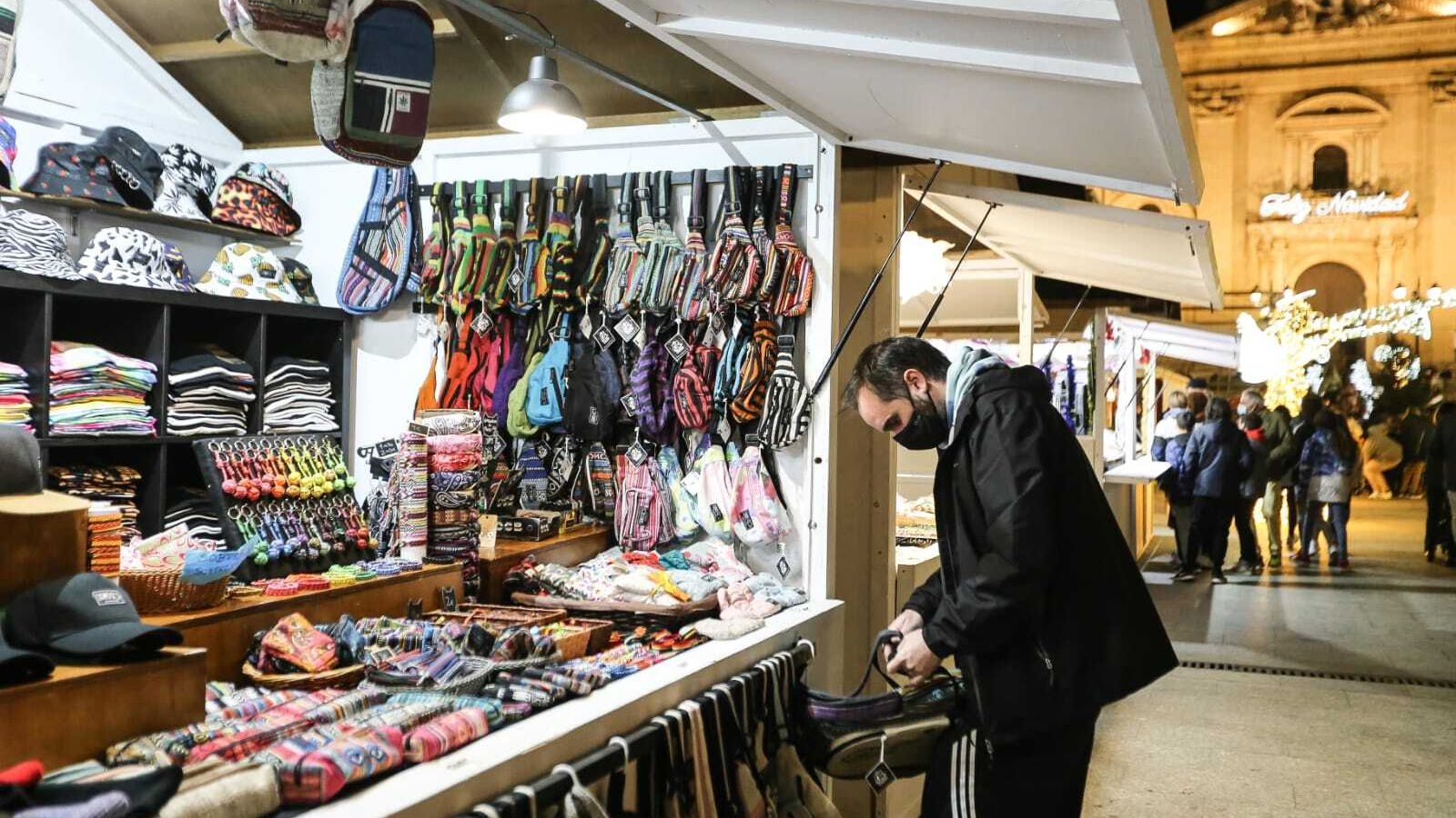 Puestos del mercado navideño de la Plaza Mayor.