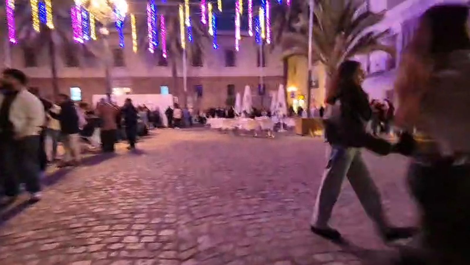 Con ganas de COAC 2026: Colas para entrar en el Gran Teatro Falla para la primera sesión preliminar