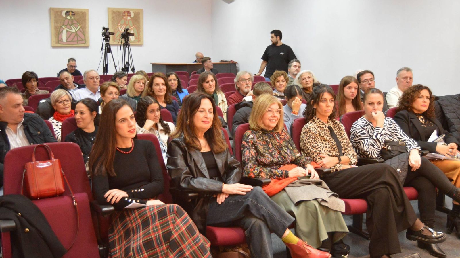 Público asistente al VI Premio de relatos de la Villa de San Juan del Puerto.