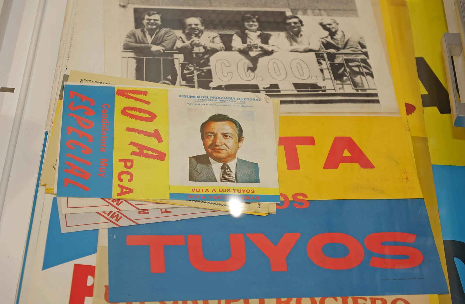 Donanción de la biblioteca y el fondo domucomental de Paco Esteban a la UCA, en imágenes