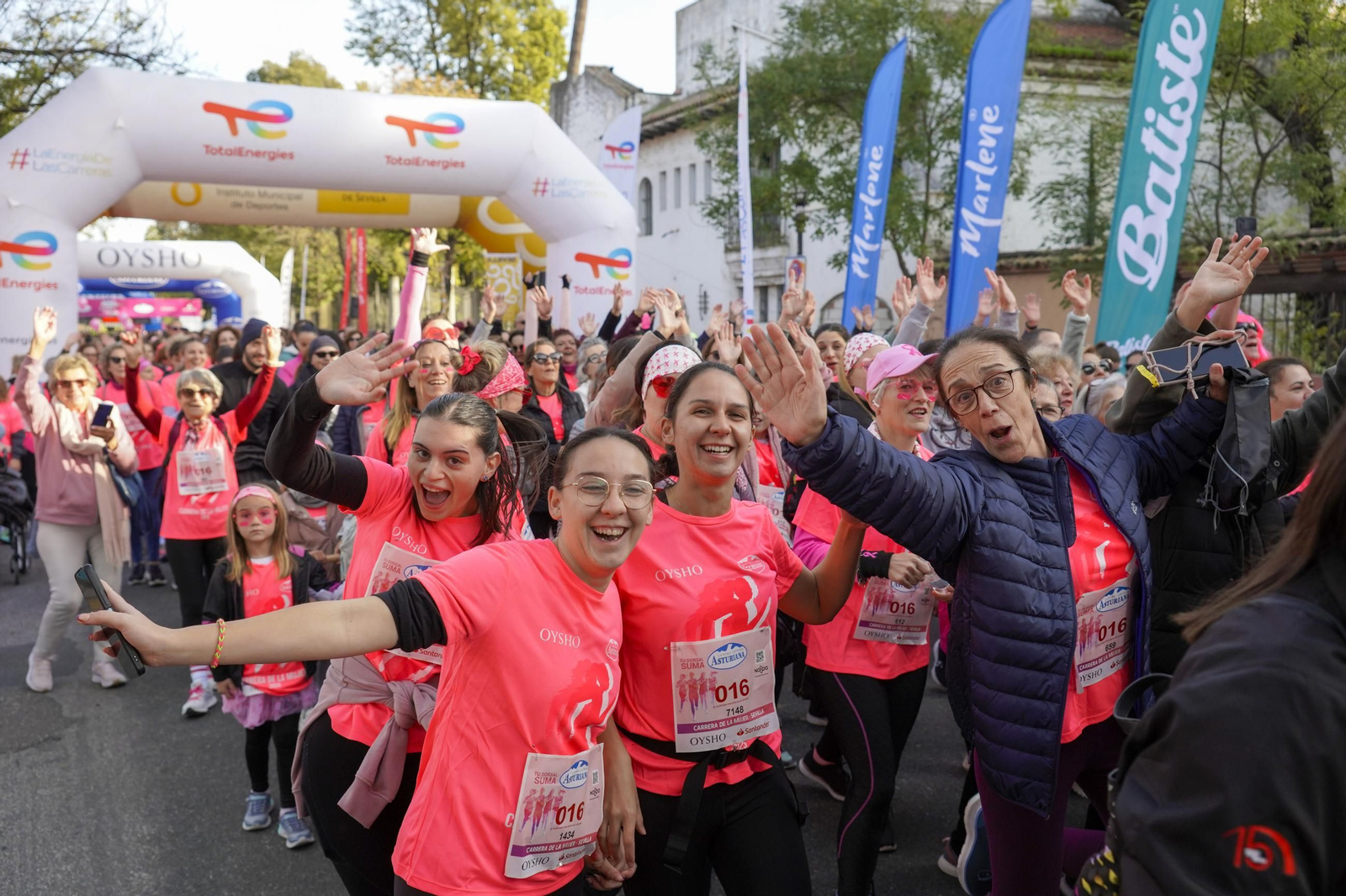Búscate en las fotos de la Carrera de la Mujer de Sevilla