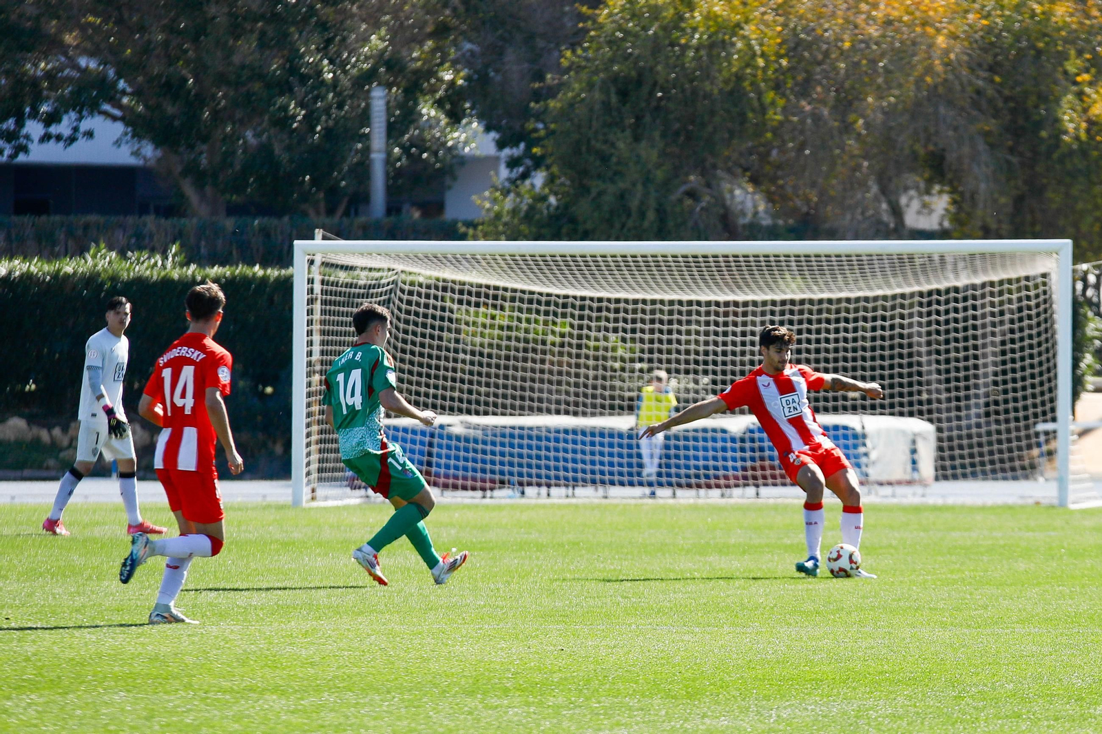Las imágenes de Segunda RFEF entre Almeria B y recreativo de Granada