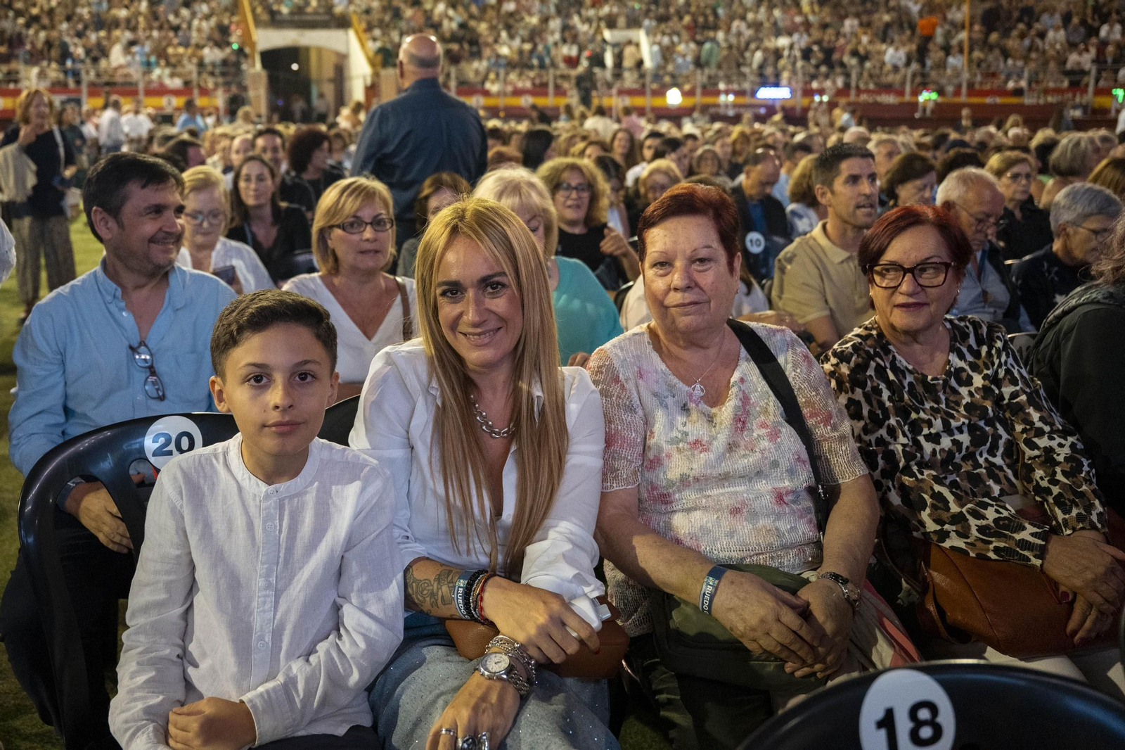 Las mejores imágenes del concierto de Raphael en la plaza de toros de Almería