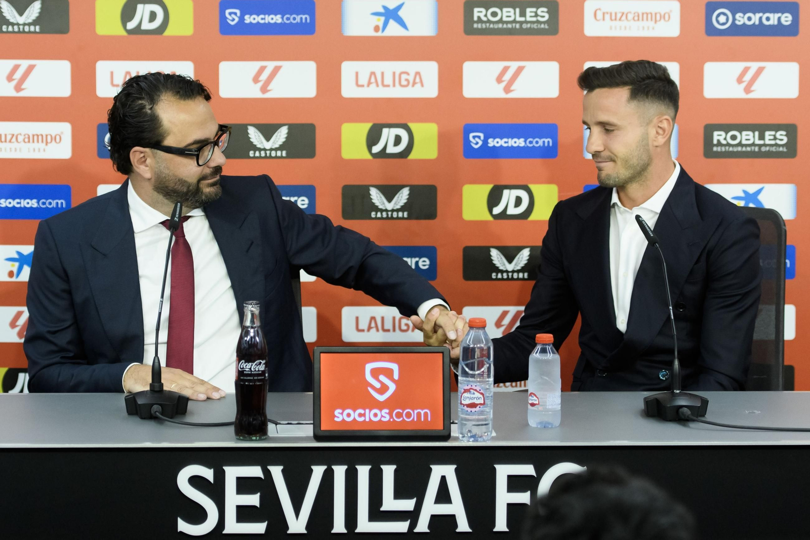 Las fotos del pobrísimo paso de Saúl Ñíguez por el Sevilla