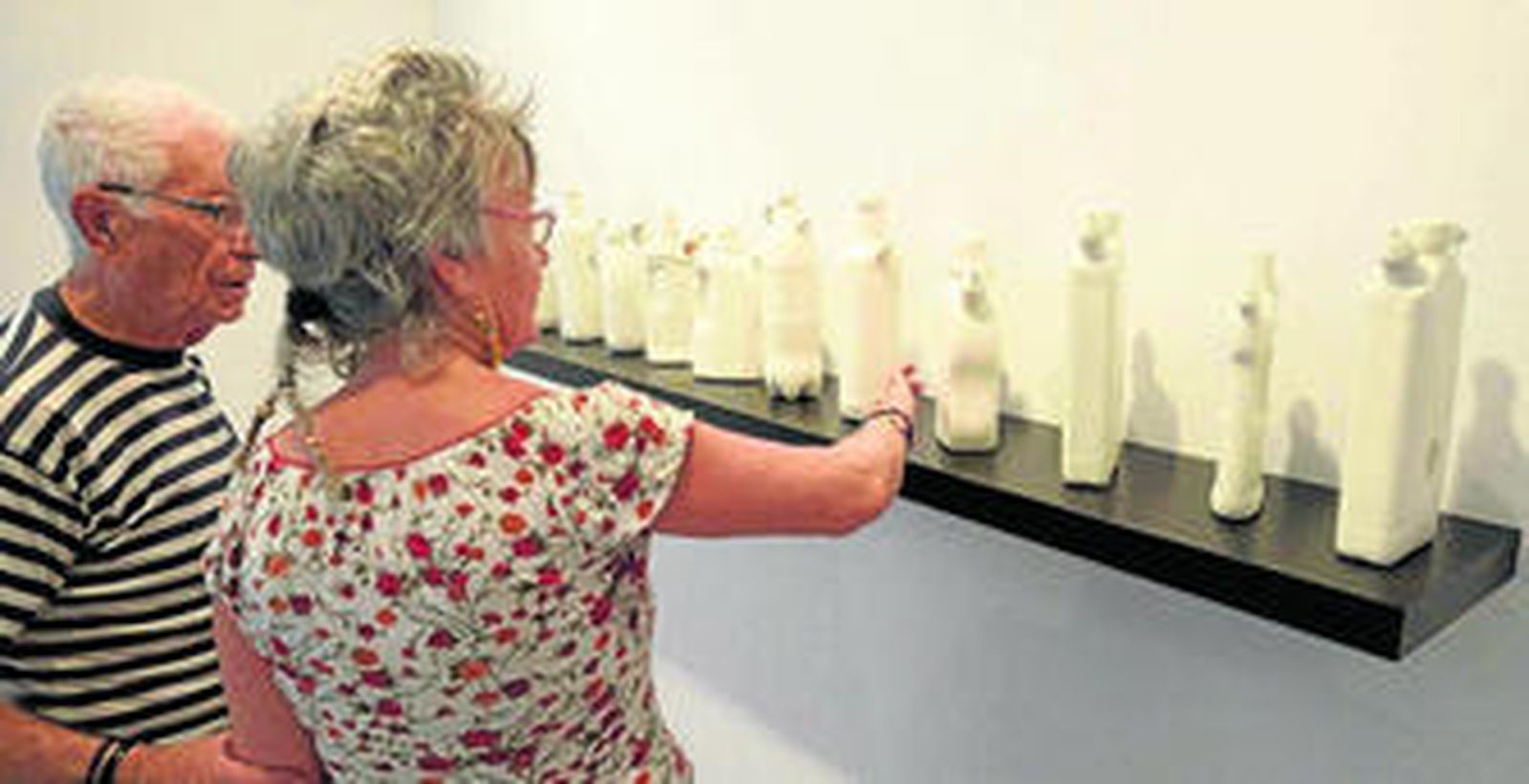 Cerámicas de 'Ensauo sobre lo cotidiano', en la Sala Moreno Villa.