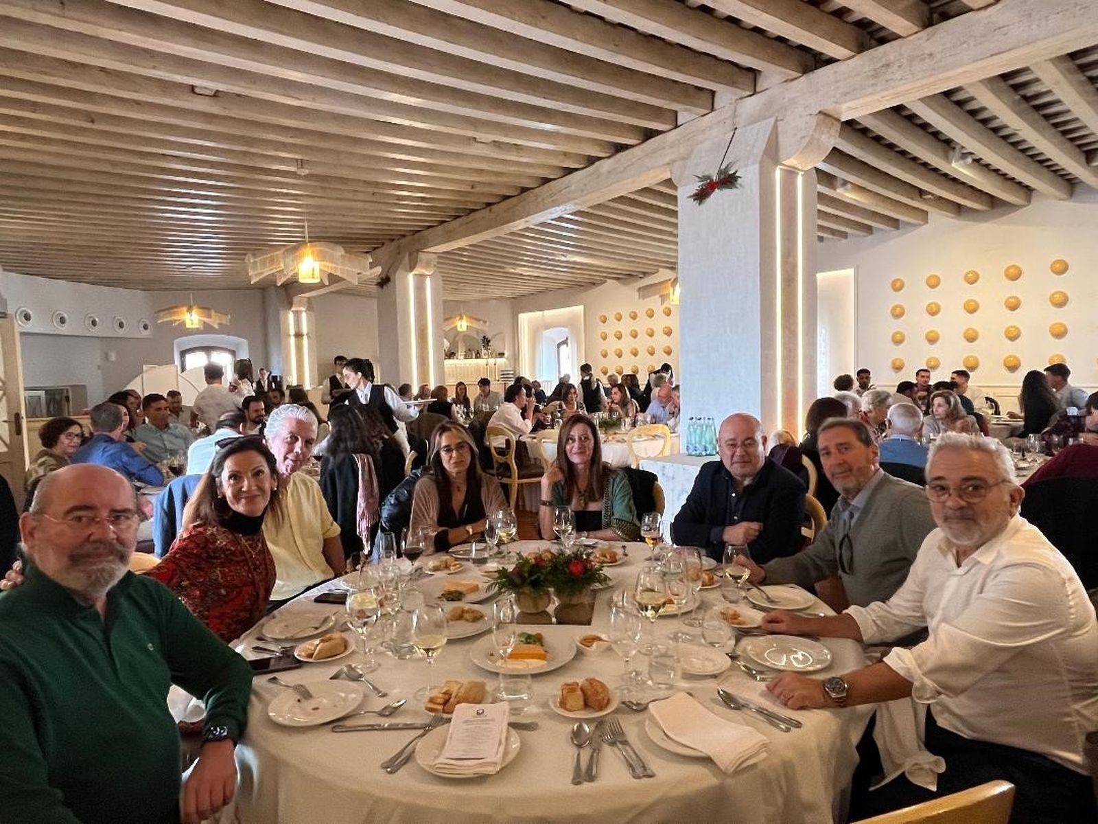 Leonardo Casais, Teresa Querol, Mel Romeo, María Fernández Roche, María Jesús Tisner, Luis  Miguel Mora, Peque Fernádez Roche y José Bayo.