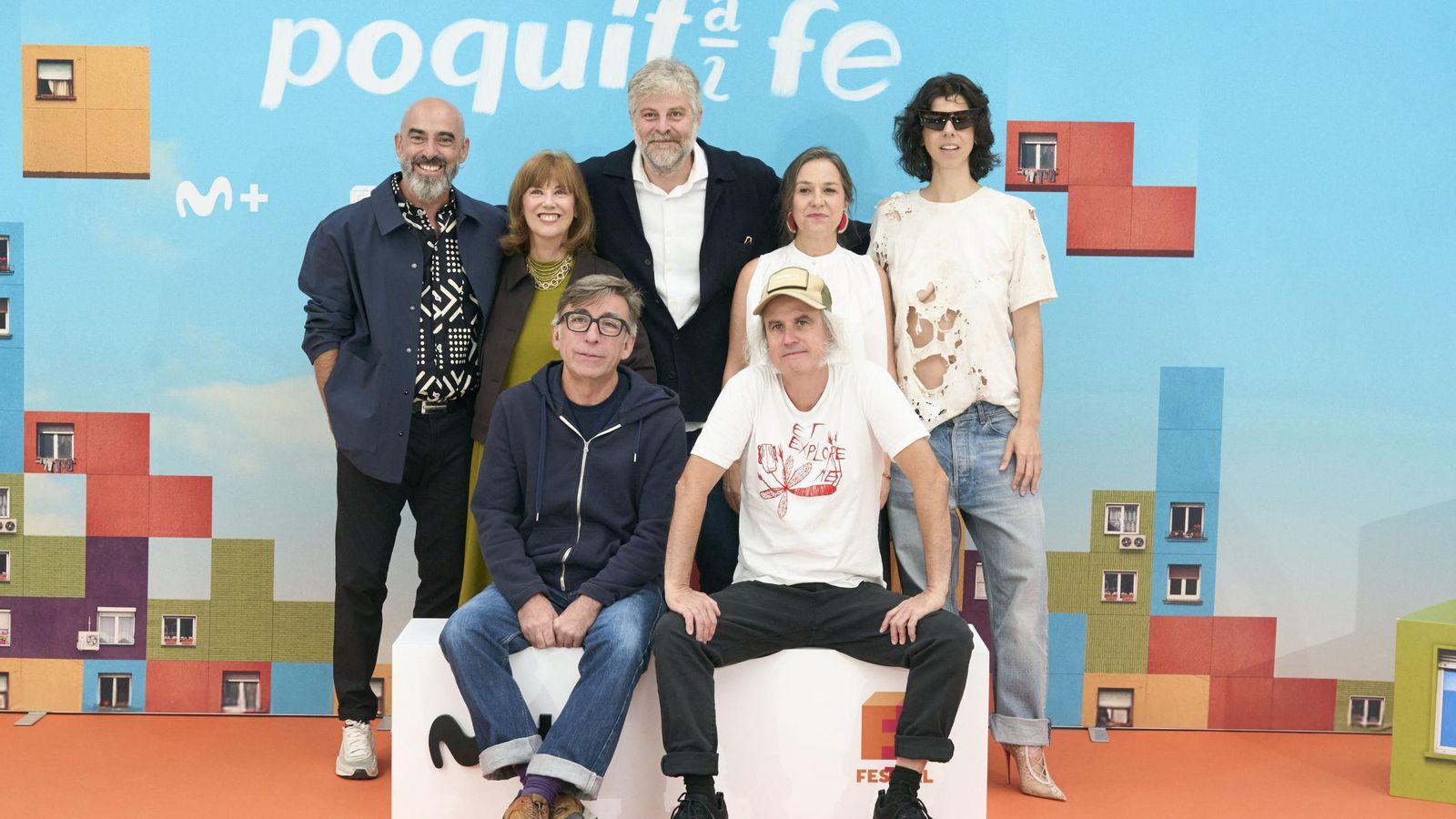 Los directores y el reparto de la segunda temporada de ‘Poquita  fe’.