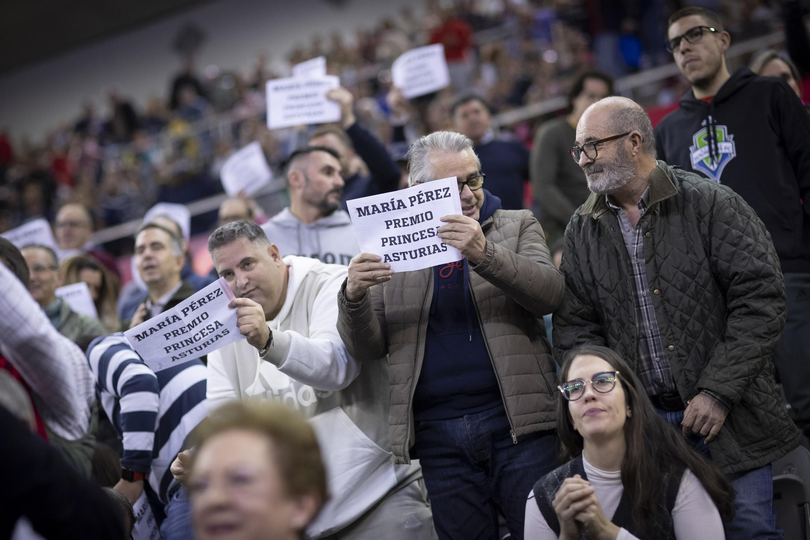 Encuántrate en la grada durante el Covirán Granada-Real Madrid