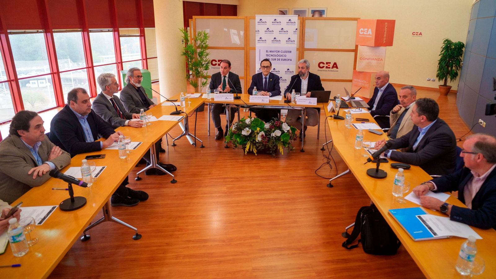 Primera junta directiva del Clúster onTech Innovation, tras su constitución formal como patronal tecnológica regional andaluza