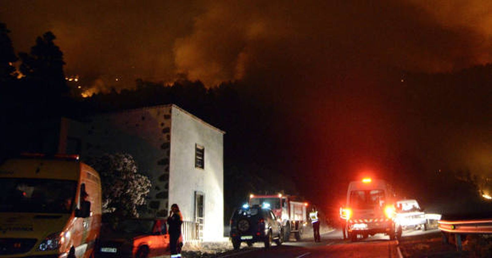 Fallece un operario en las tareas de extinción del incendio en La Palma