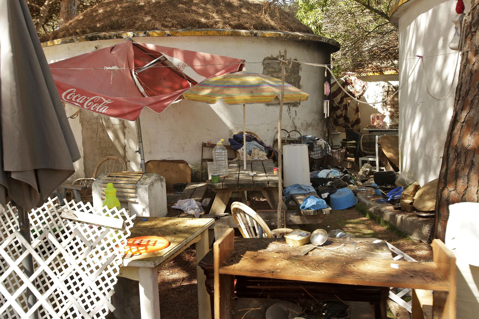 Enseres de una de las personas que ocupaba los morabitos hasta hace unas semanas.