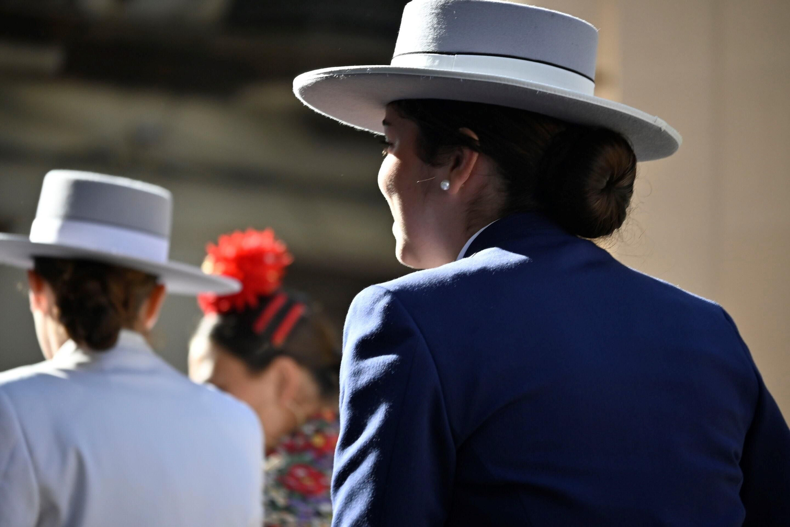 Imágenes de los peregrinos de la Hermandad de Emigrantes en su salida por las calles de Huelva