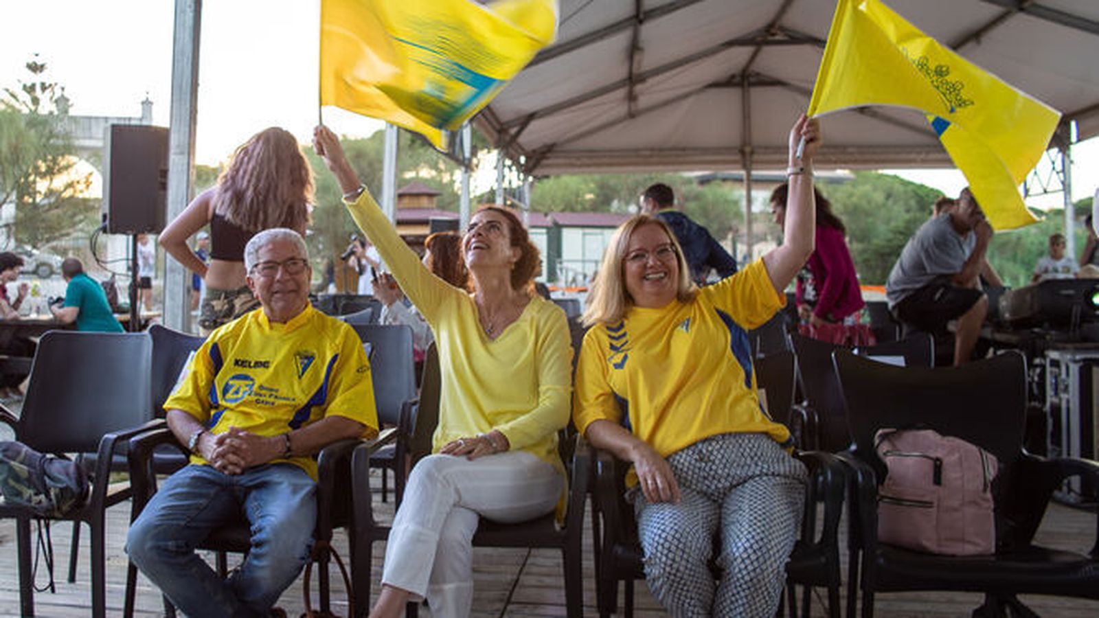 La afición cadista se volcó durante la proyección de la película 'Desde el fondo'.