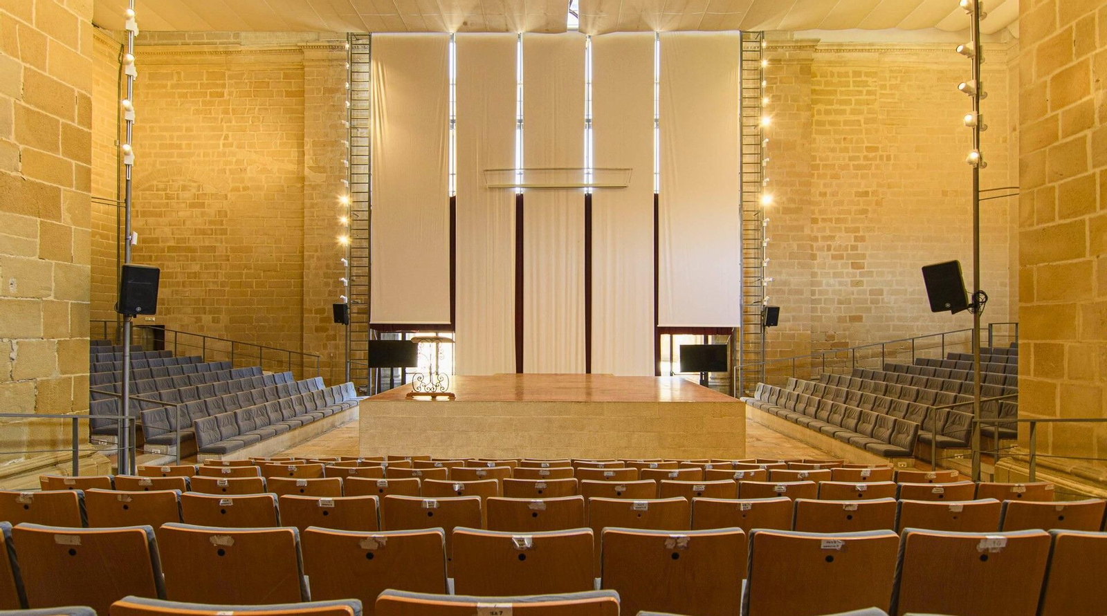 Interior del Auditorio de San Francisco, donde se celebran habitualmente conciertos y otros eventos culturales.