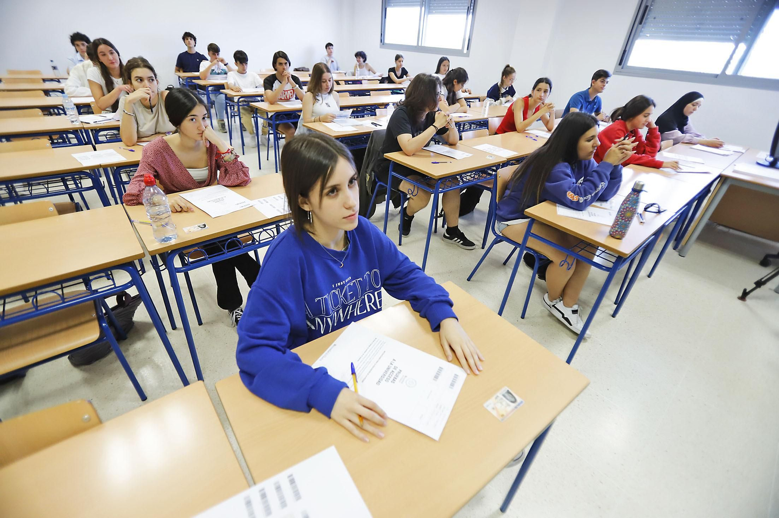 Imágenes del comienzo de las pruebas de evaluación para el acceso a la universidad en Huelva