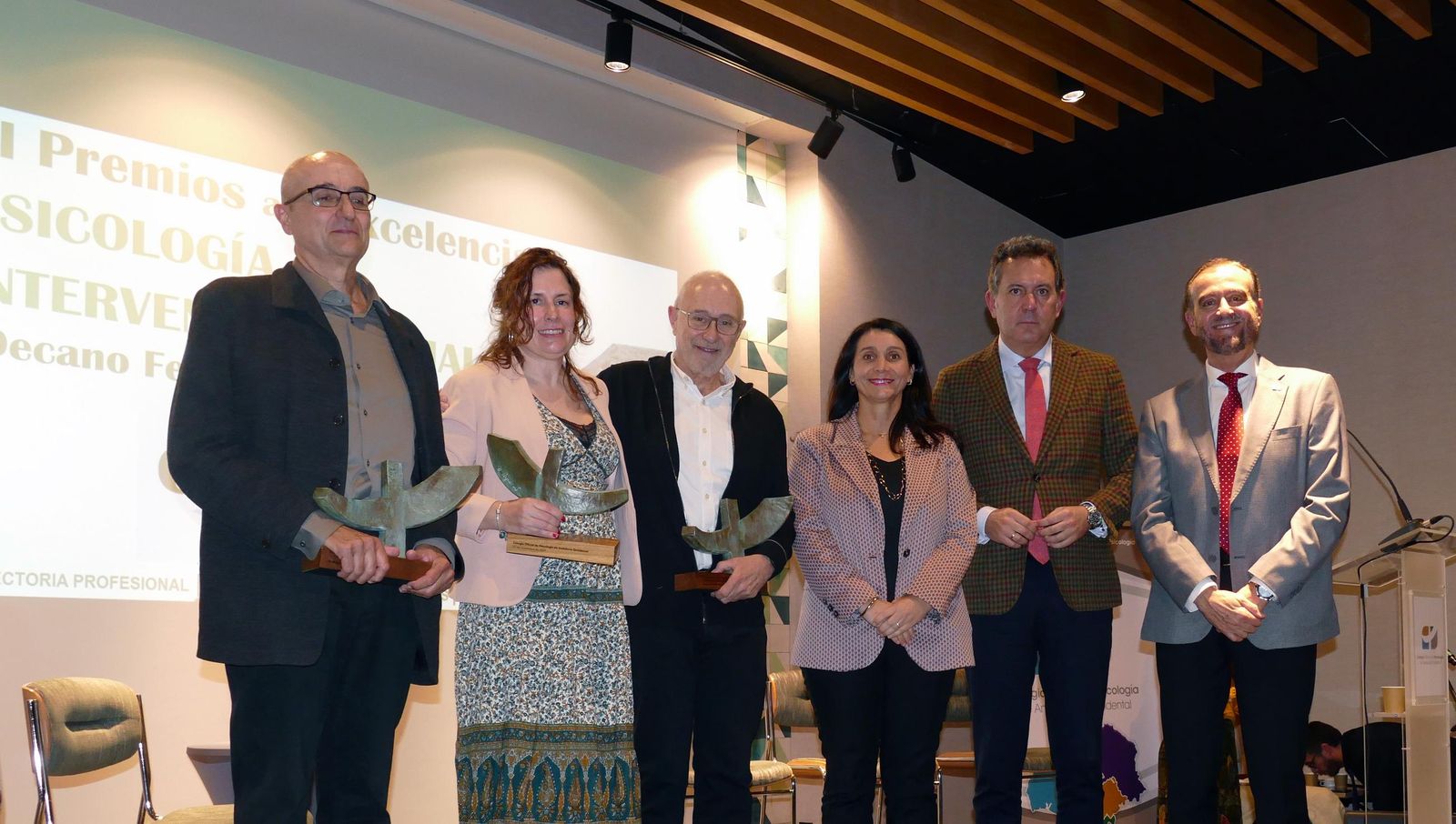 Foto de familia de los premiados.