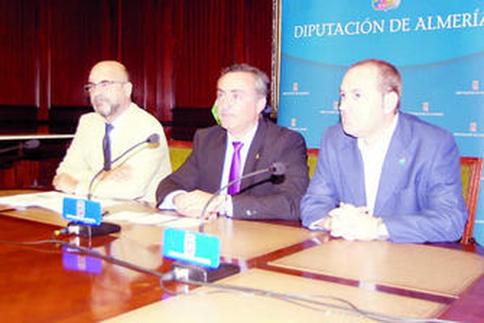 Juan Carlos Usero con Luis Pérez y Carlos Rosado, presidente de Andalucía Film Commission.