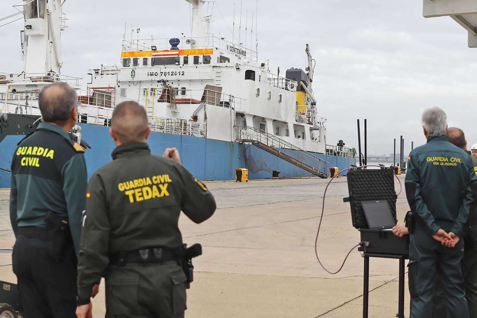 Imágenes del simulacro de explosivos realizado en el muelle de Levante