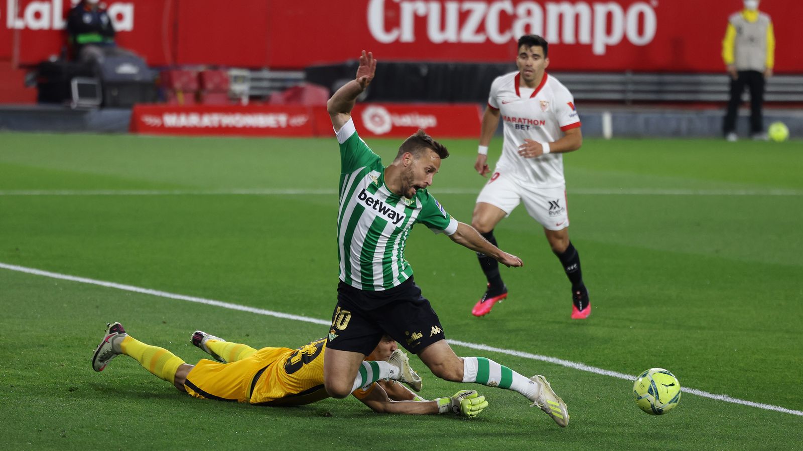 Canales cae ante Bono.