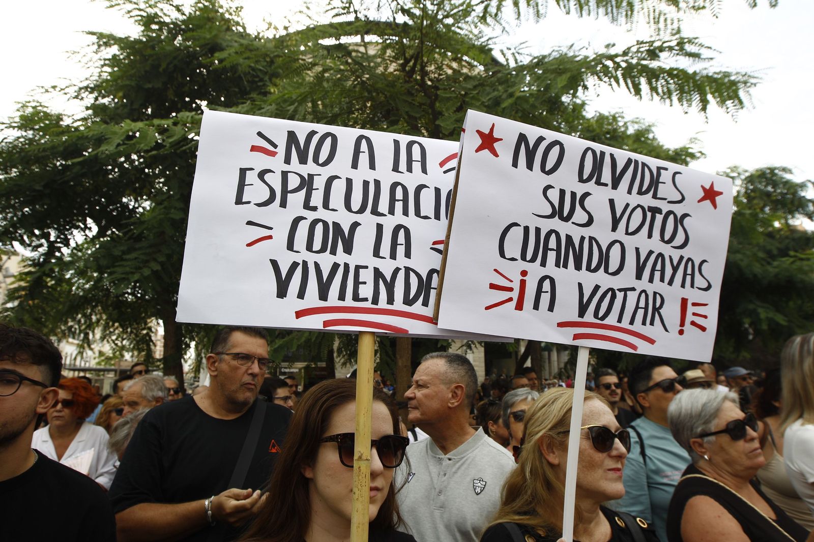 Manifestación en Almería por el derecho a la vivienda, en imágenes