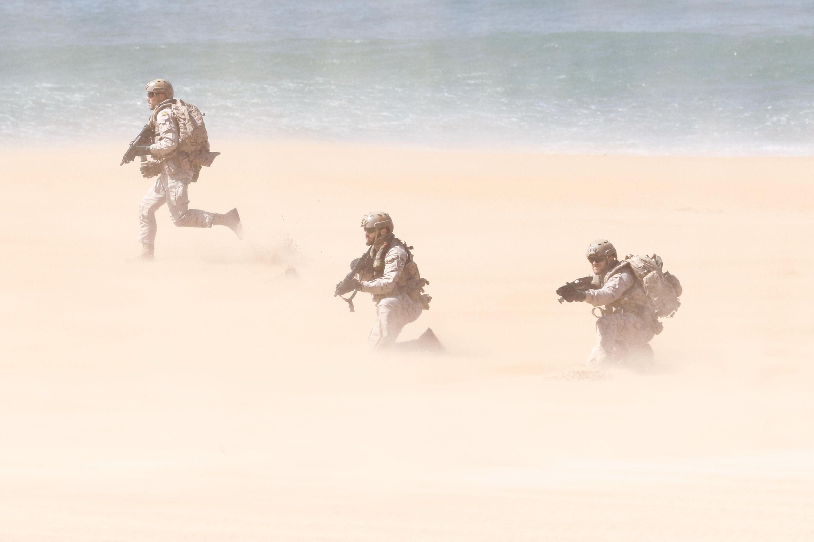 Las espectaculares imágenes de la exhibición por el Día de las Fuerzas Armadas en Gijón