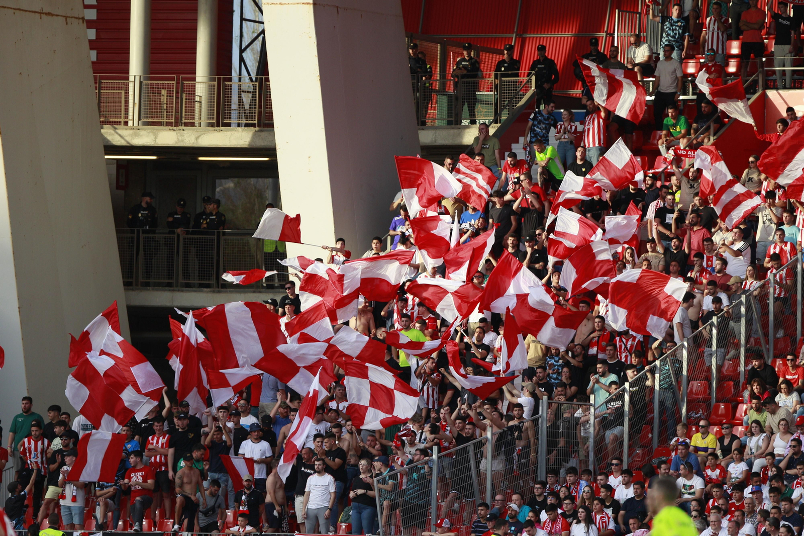 Imágenes del partido U.D. Almería-Elche C.F.