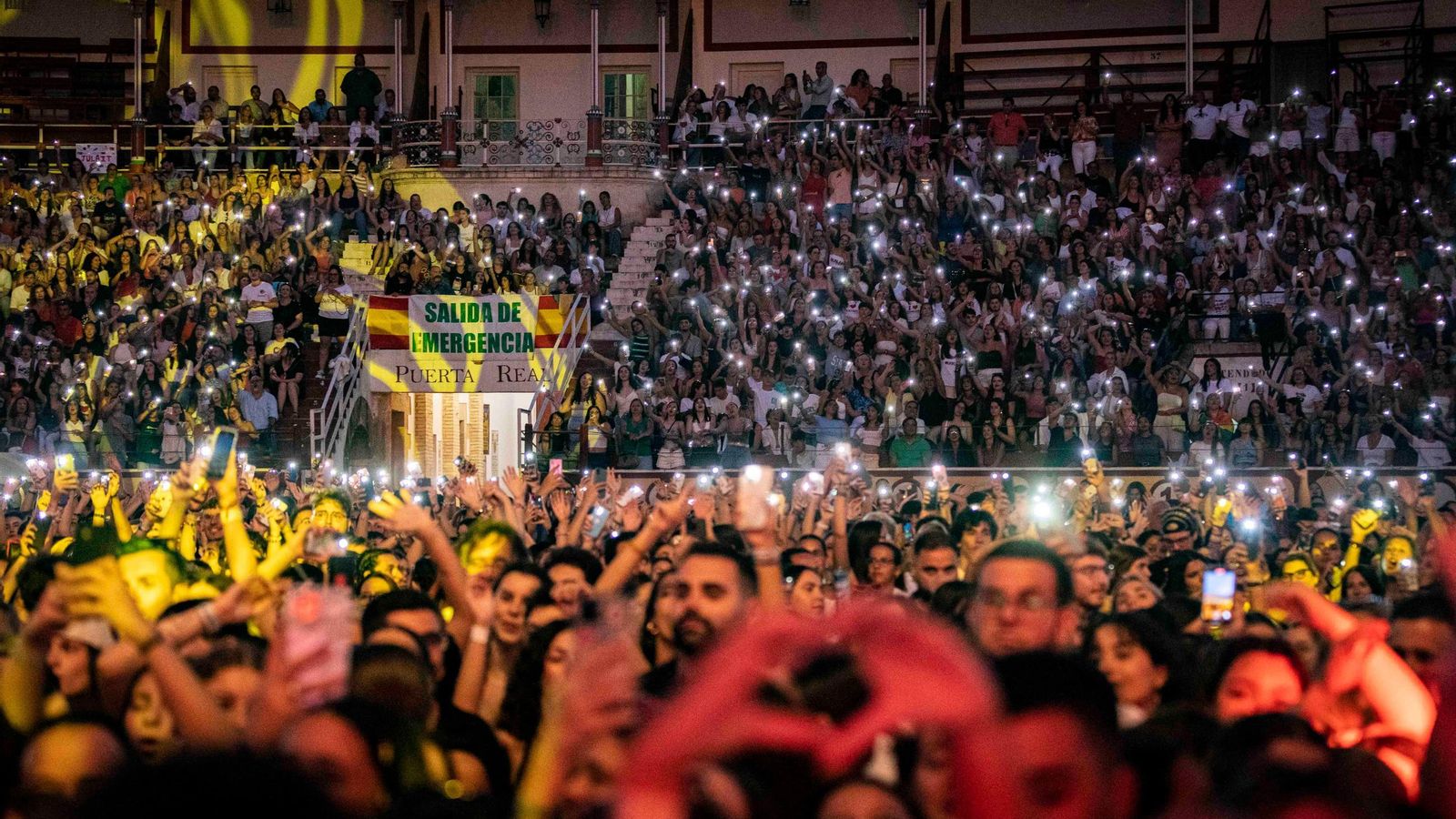 Público del concierto en la gira OT23