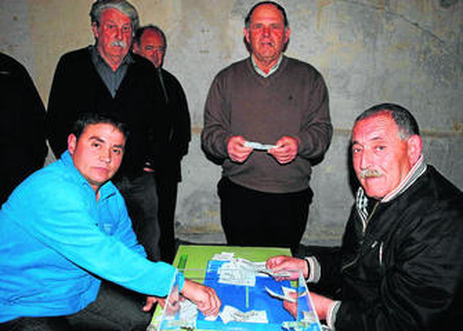 Faustino Alonso, Gaspar Masegosa y Pedro Llamas realizaron el recuento ante numerosos vecinos.