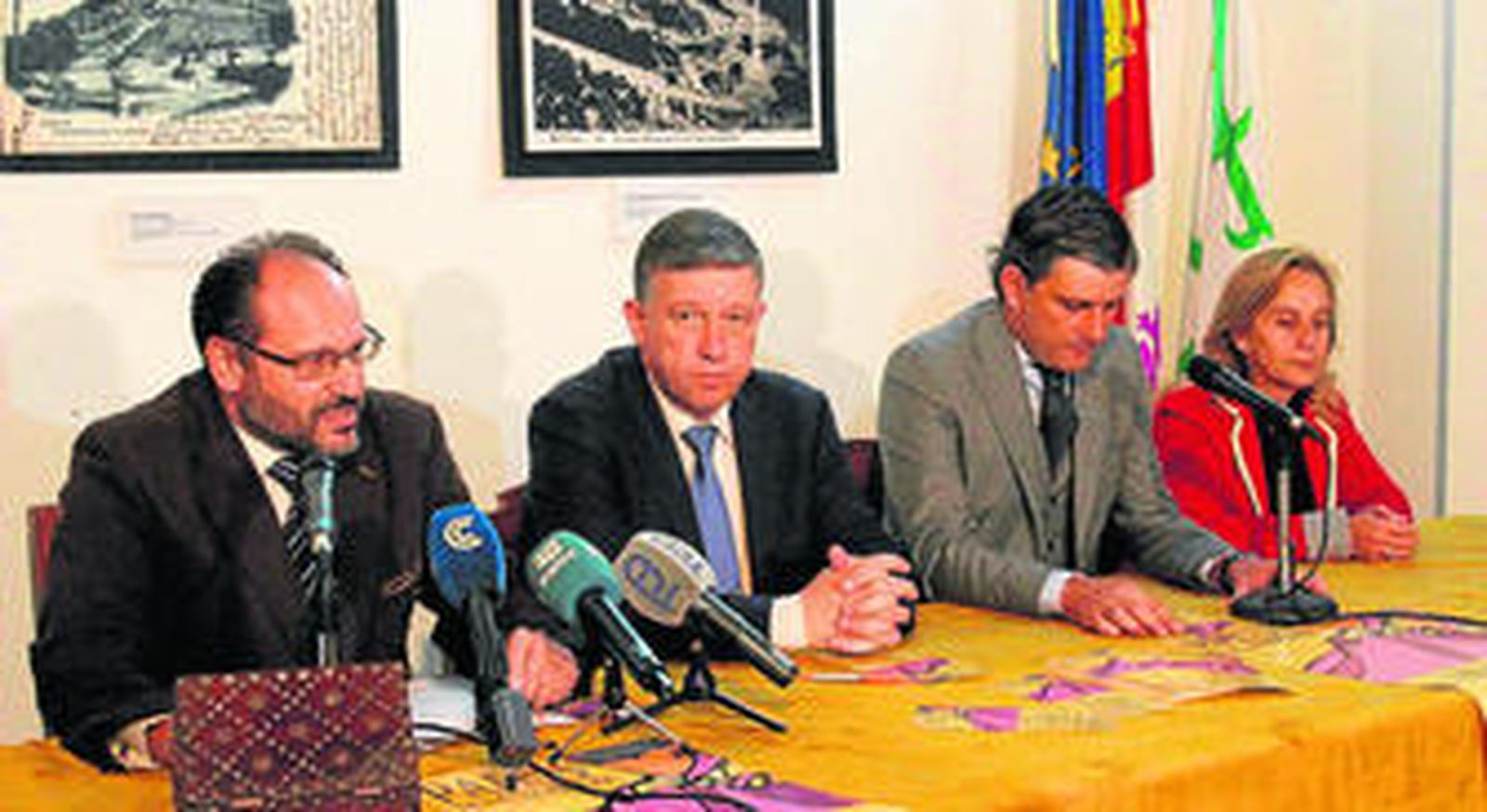 José Luis Arizmendi, Carmelo Romero, alcalde de Palos; el empresario Jorge Buendía y la concejal de Educación Teresa García.
