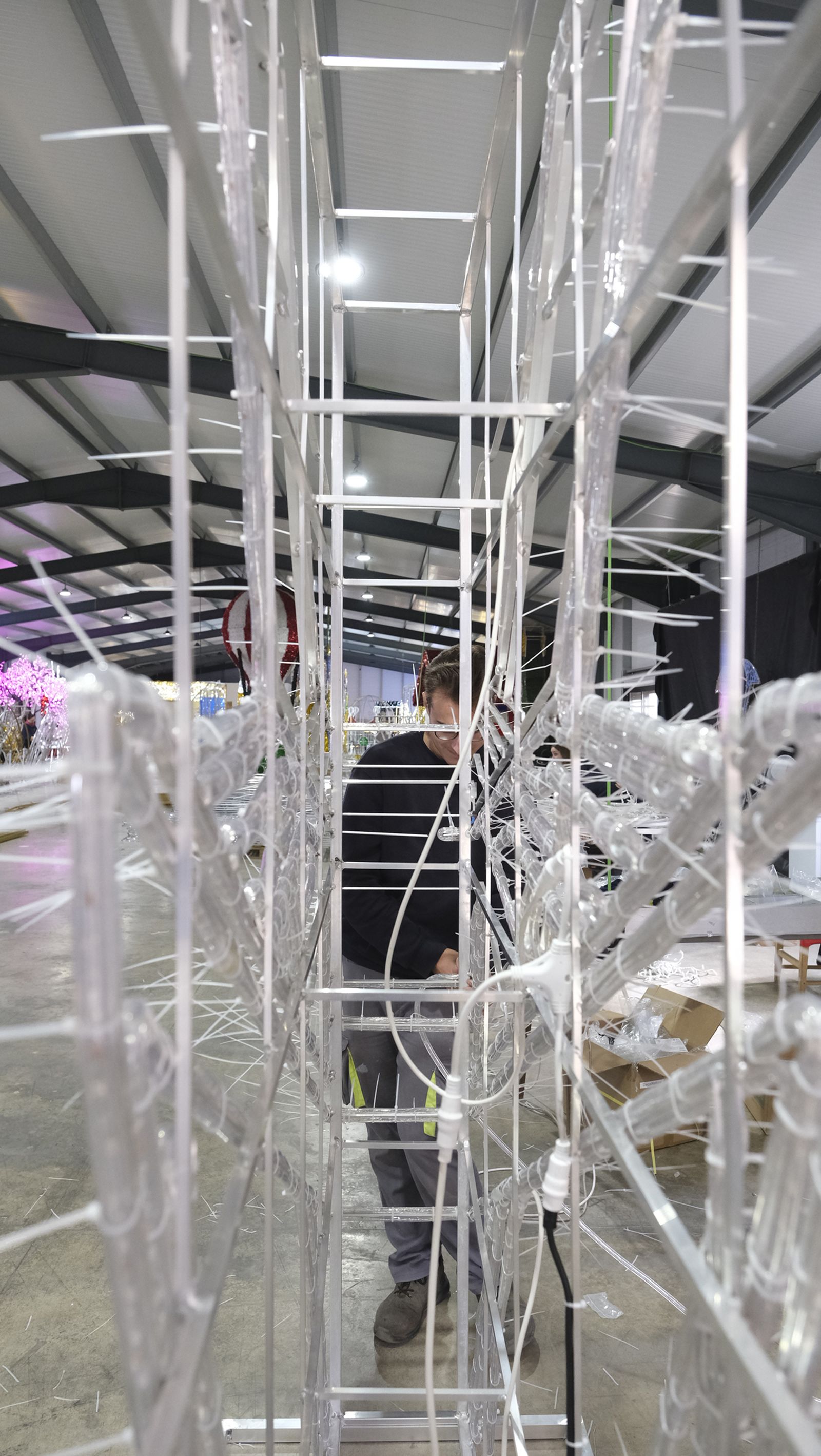 Desde Huécija a todo el mundo, Deconature, alegra la navidad con sus luces, en imágenes