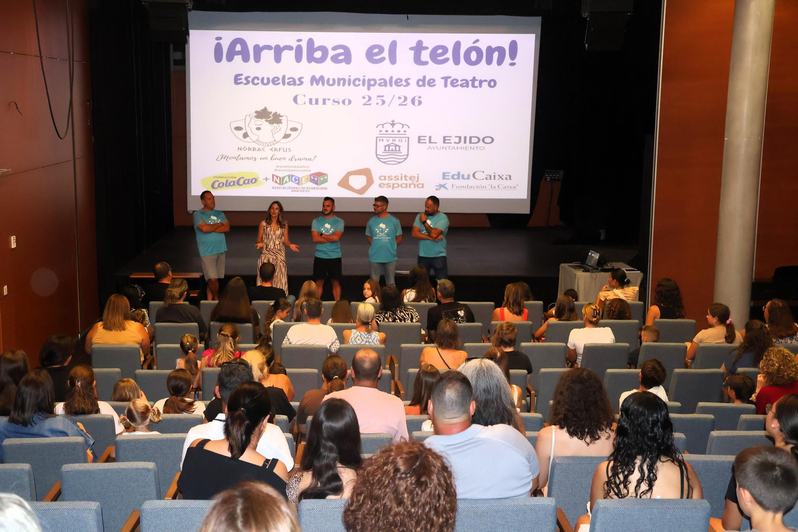 Acto de bienvenida presidido por la concejala Elena Gómez.