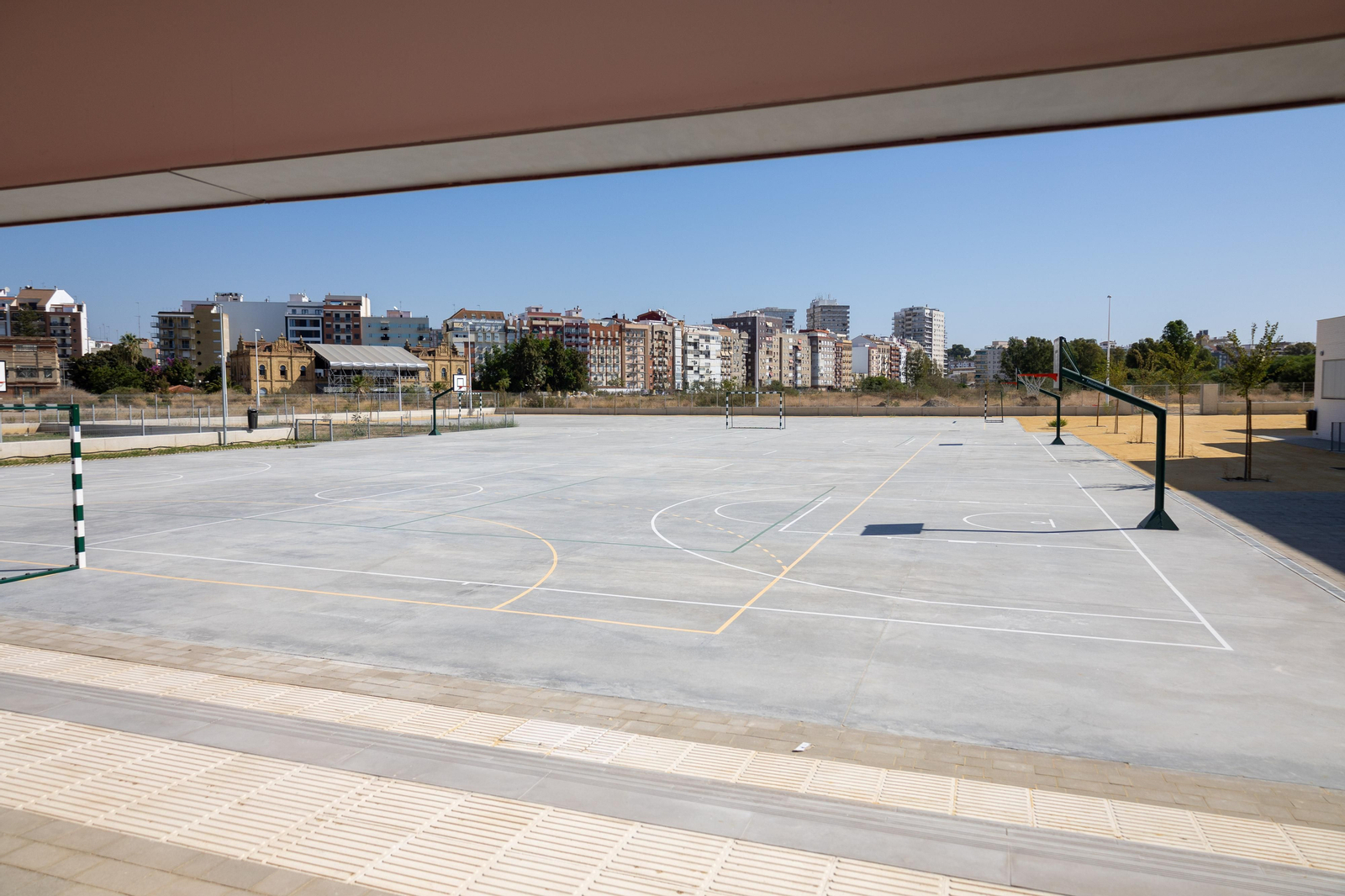 Un recorrido en imágenes por el interior del nuevo colegio del Ensanche Sur en Huelva