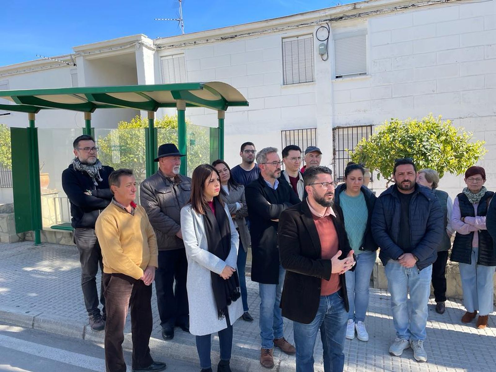 Cargos de IU denuncian en Espera la situación del transporte público.