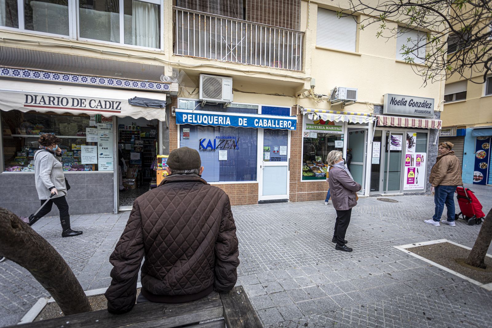 Comercios abiertos en el barrio la laguna bajo el estado de alarma