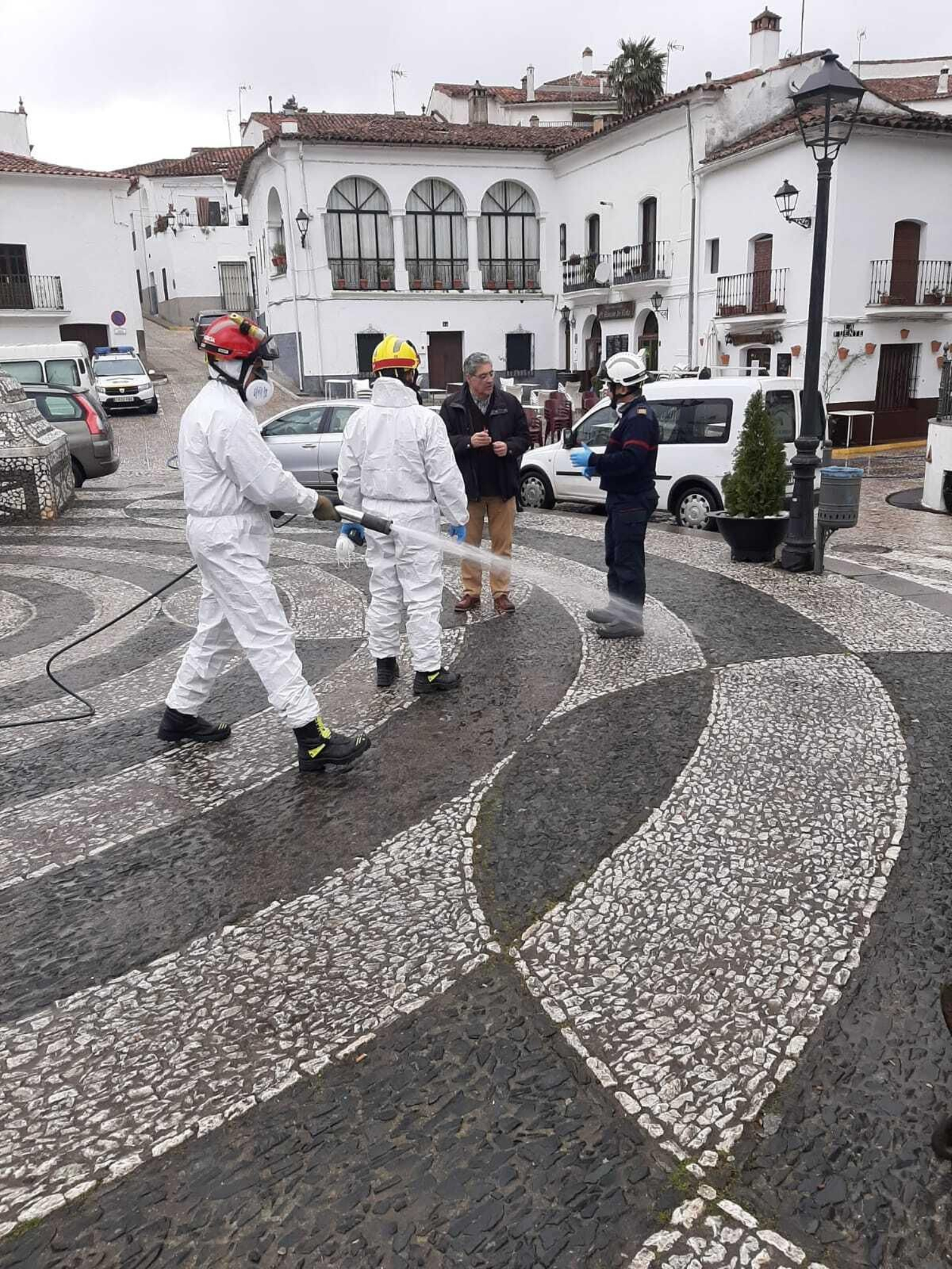 El Consorcio Provincial de Bomberos desinfecta la provincia de Huelva.