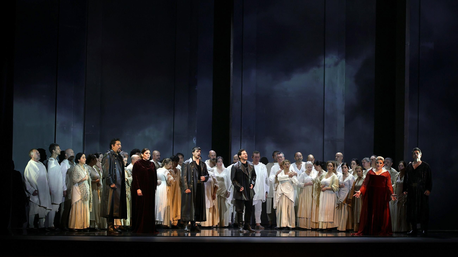 Imágenes de la ópera Macbeth en el Teatro Villamarta de Jerez