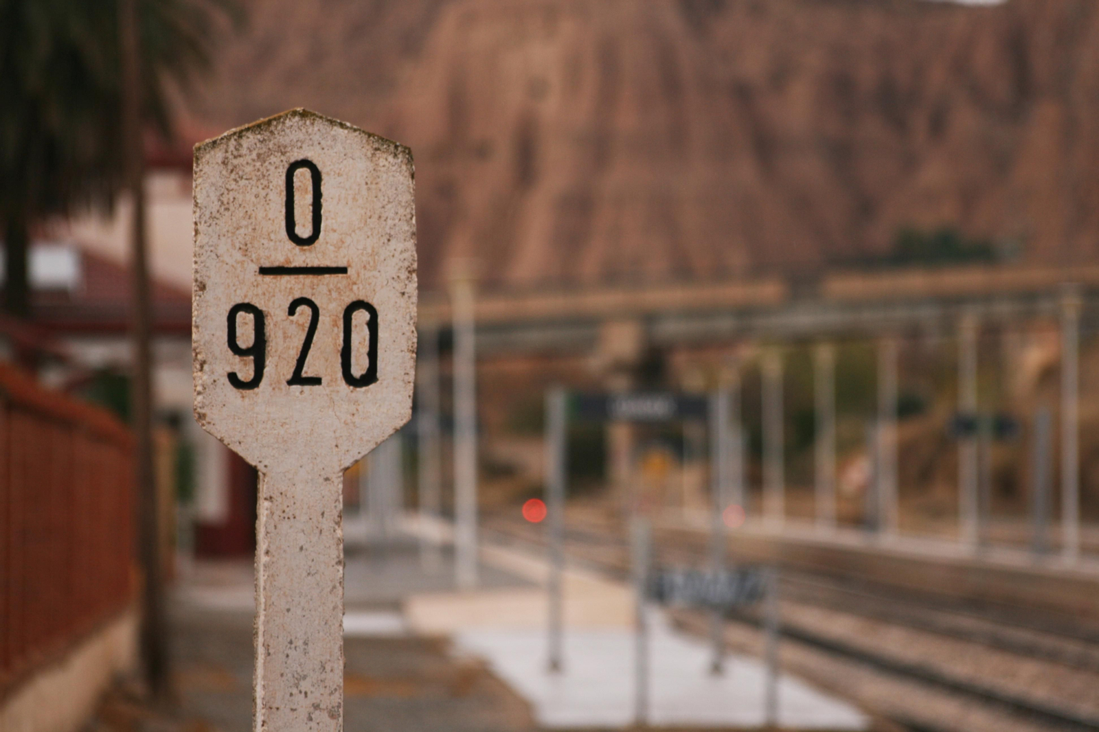 Fotos: el patrimonio ferroviario abandonado de la línea de tren Guadix-Baza-Lorca