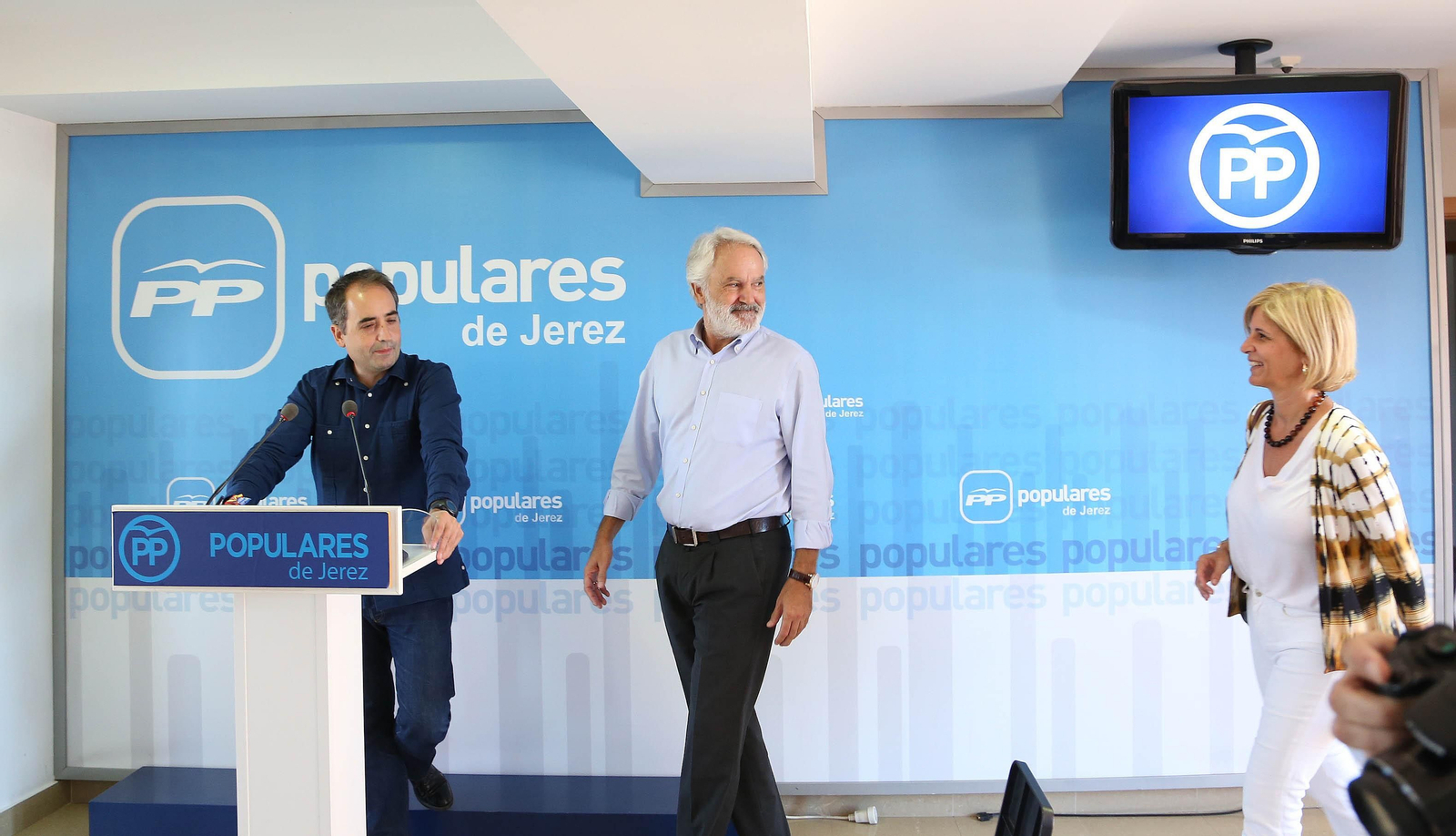 Antonio Saldaña, Agustín Muñoz y María José García-Pelayo, ayer en la sede del PP. Antonio Saldaña, Agustín Muñoz y María José García-Pelayo, ayer en la sede del PP.