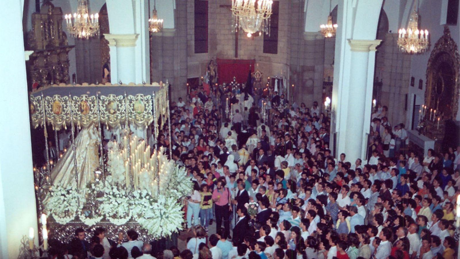 La Virgen del Amor en el interior de la Concepción en 1988