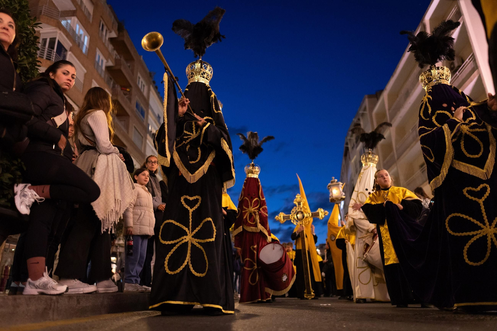Así vivió Granada el estreno del nuevo misterio Descendimiento de la Hermandad de las Chías 2025