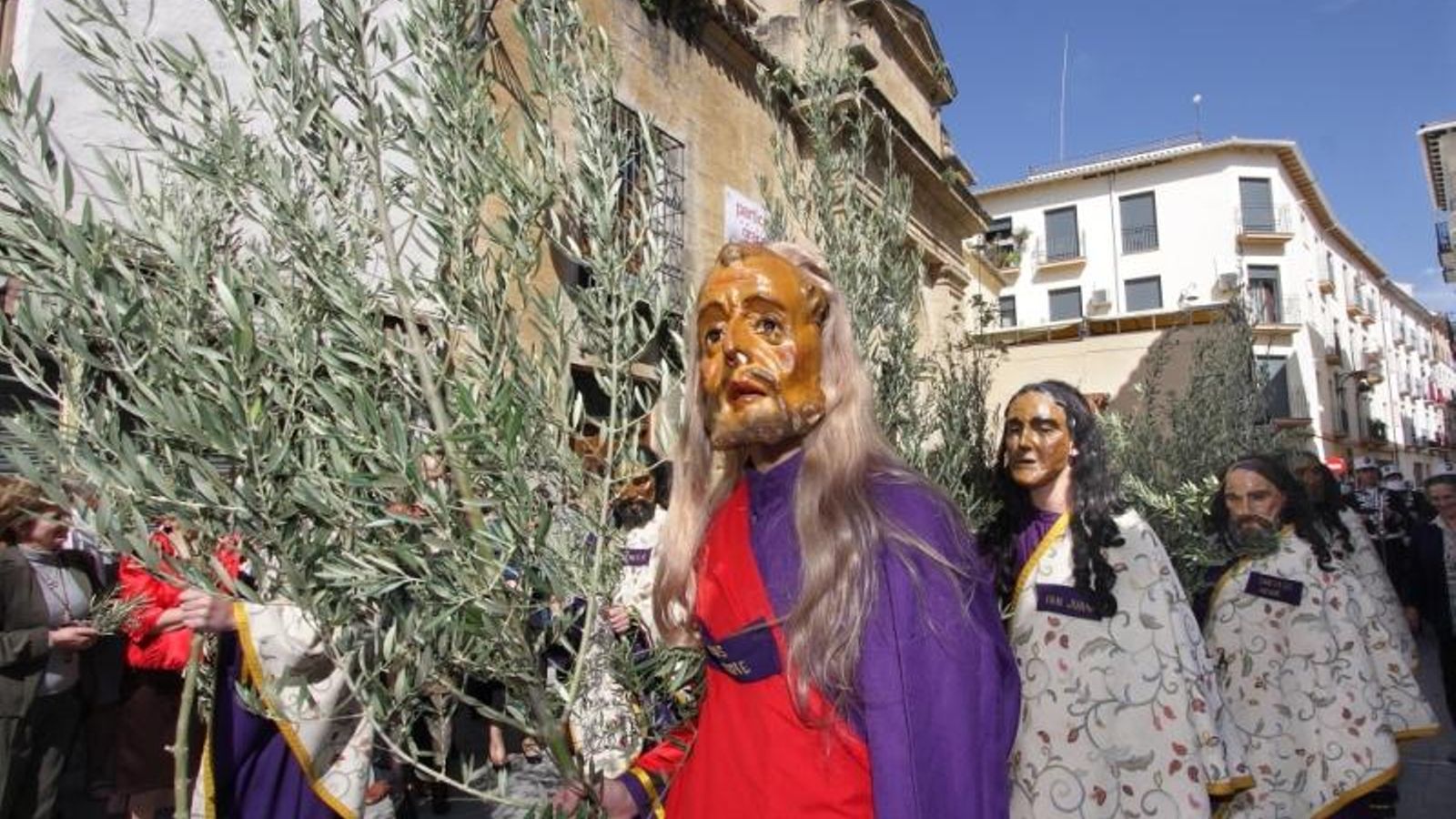 Los pasos mímicos de Alcalá la Real son una de las mayores curiosidades de estas fiestas religiosas. Los pasos mímicos de Alcalá la Real son una de las mayores curiosidades de estas fiestas religiosas.