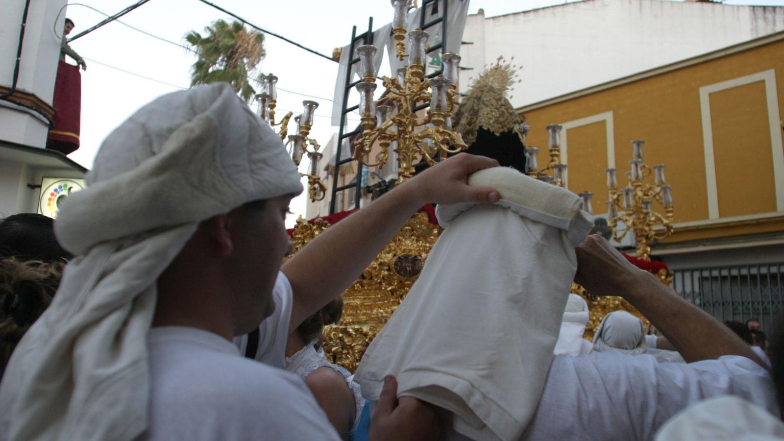 Costaleros en una procesión de la provincia.