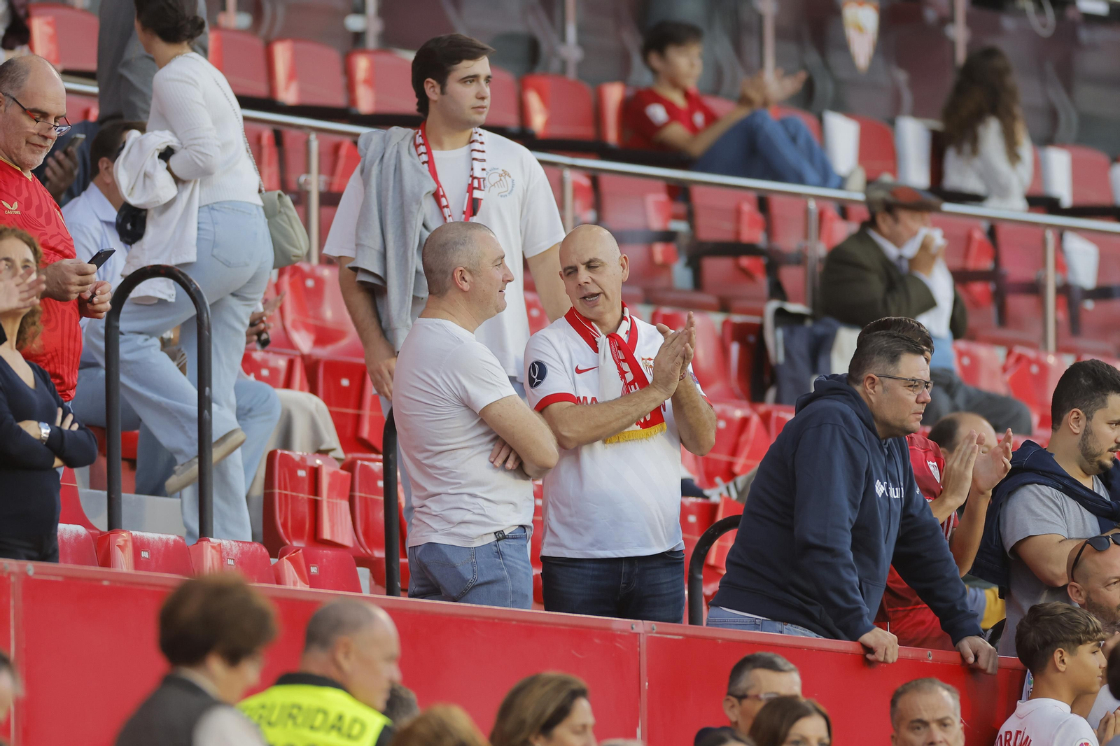 Búscate en las fotos del Sevilla-Betis