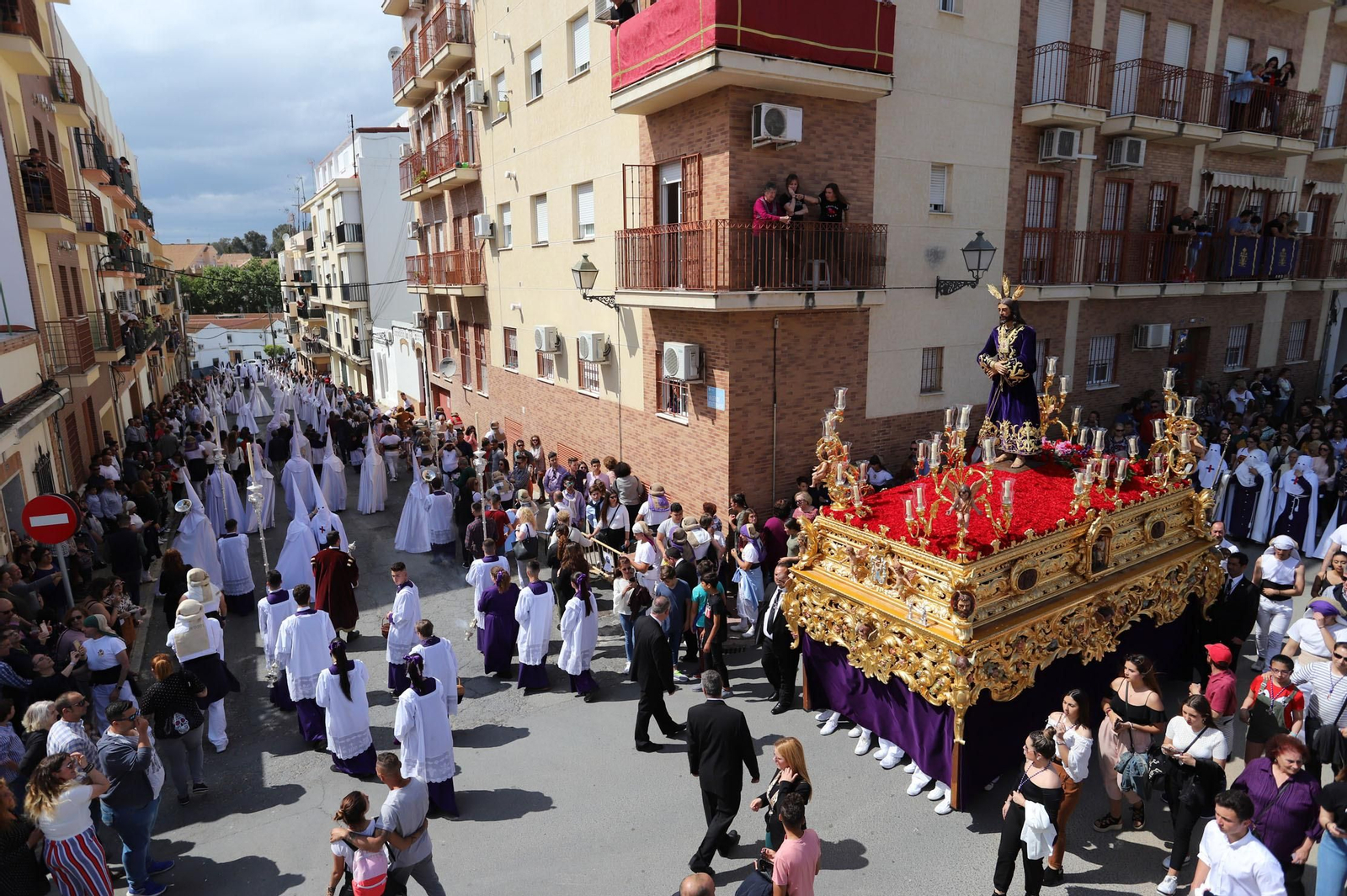 Imágenes del recorrido de la Hermandad del Cristo Cautivo de Huelva
