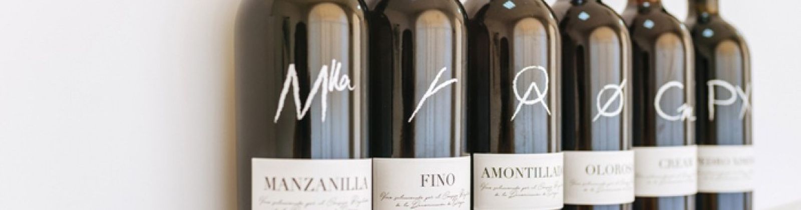 Gama completa de los vinos del Marco embotellados para la promoción genérica que realiza el Consejo Regulador, con la manzanilla y el fino en primer plano.