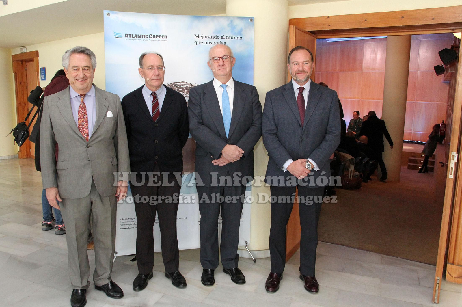 Mesa redonda en la FOE sobre retos y oportunidades de la transición energética, en imágenes