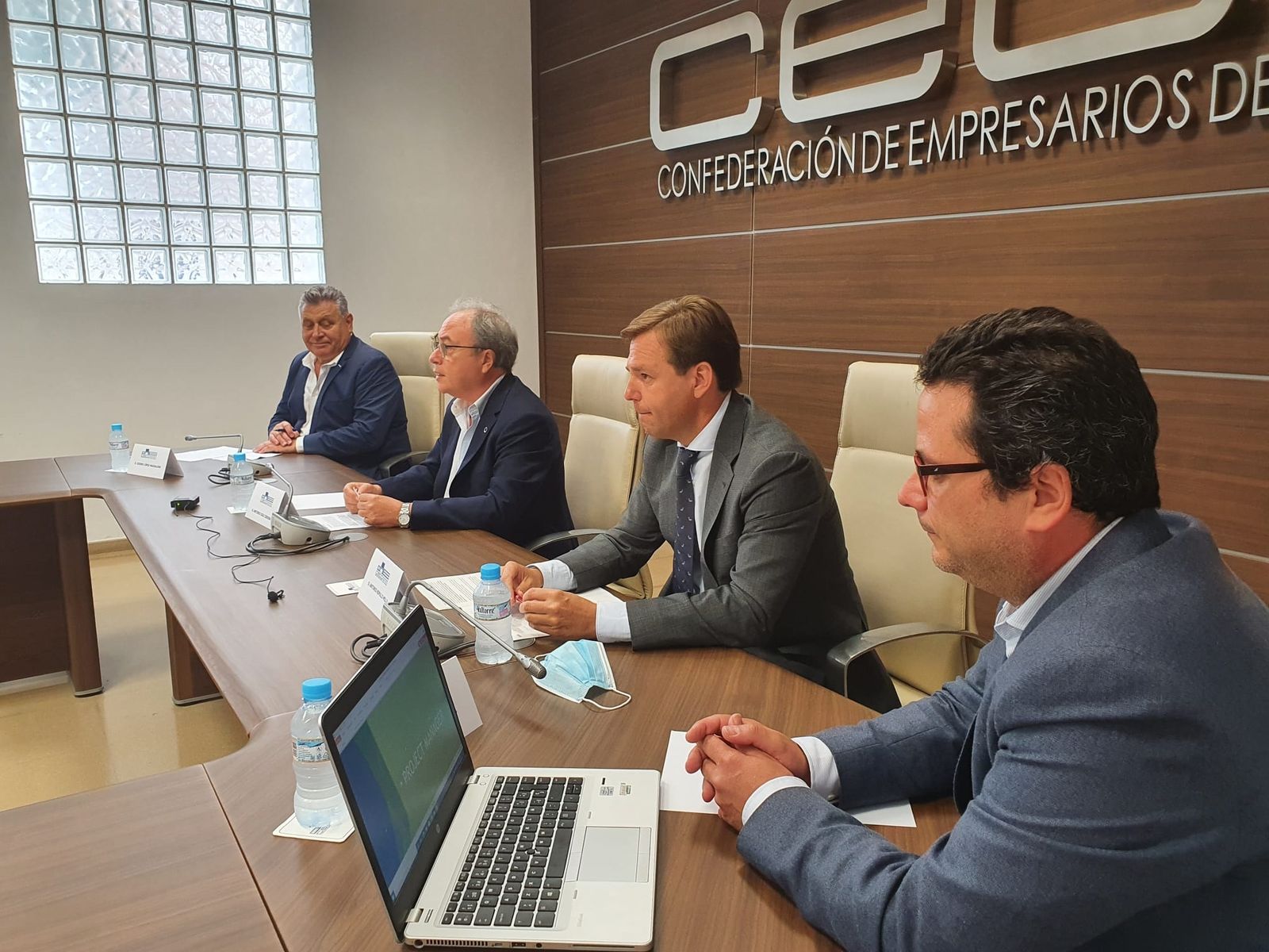 Reunión en la sede de CECO en Córdoba.