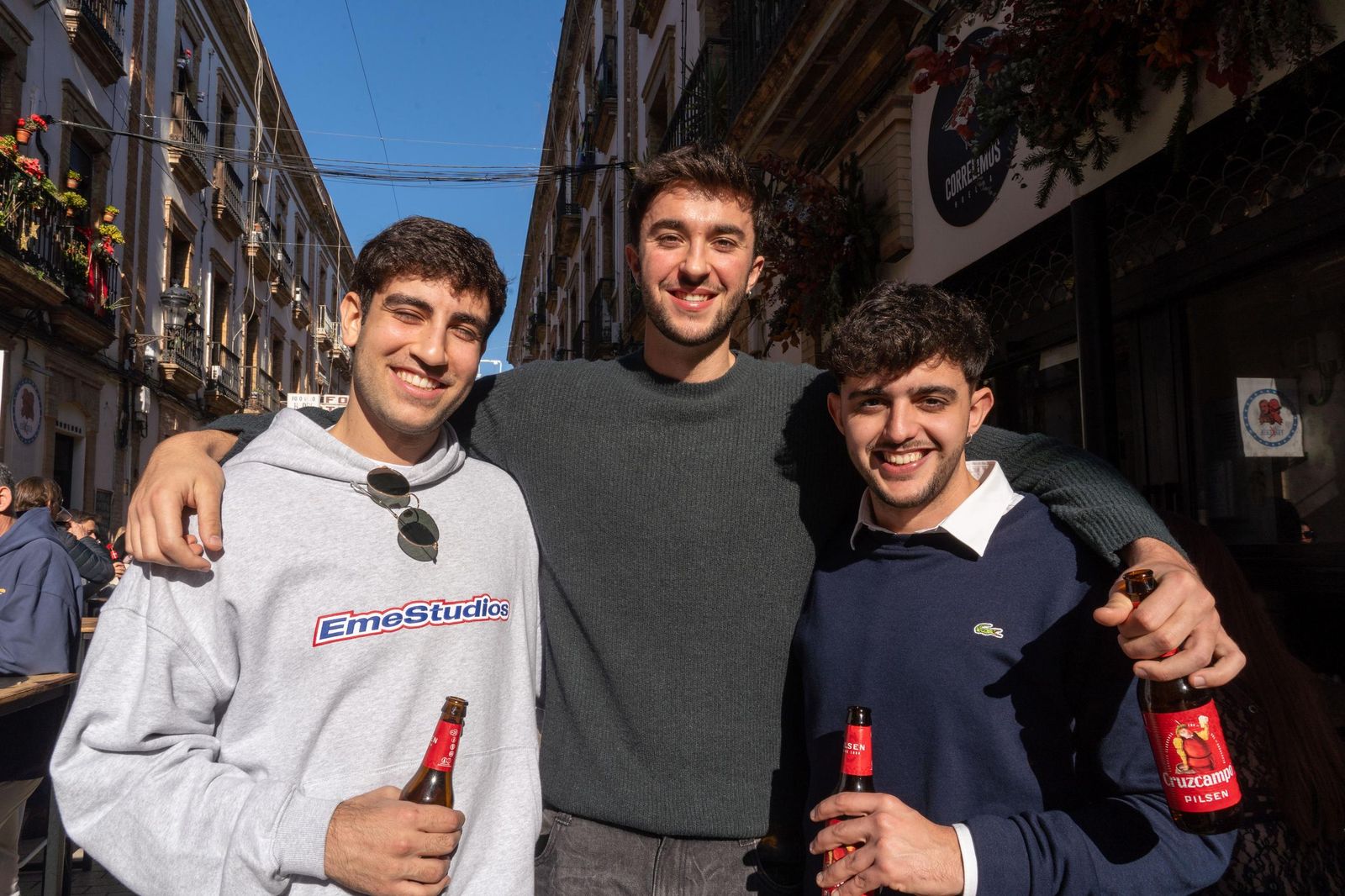 Imágenes de la fiesta del 31 de diciembre en las calles de Huelva