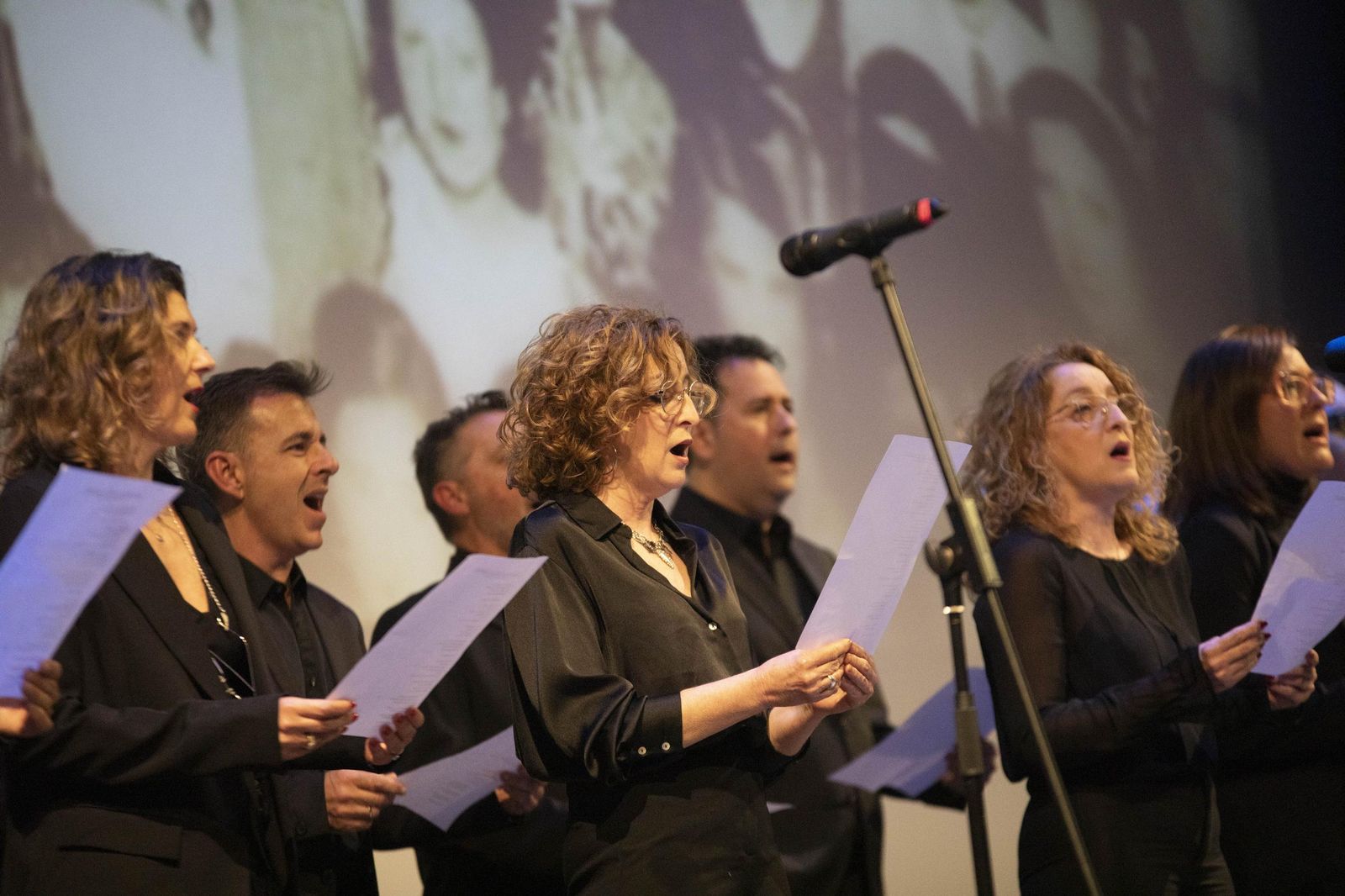 El estreno en Almería del largometraje documental "Concha Robles", en imágenes